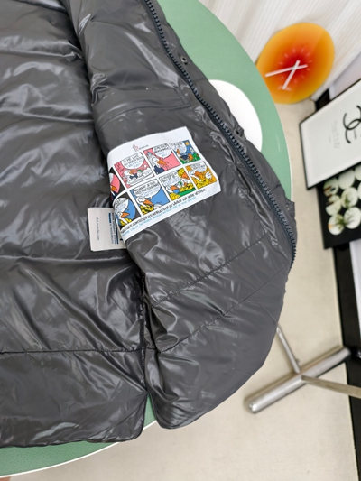 ハイクオリティダウンジャケット角部分ディテール